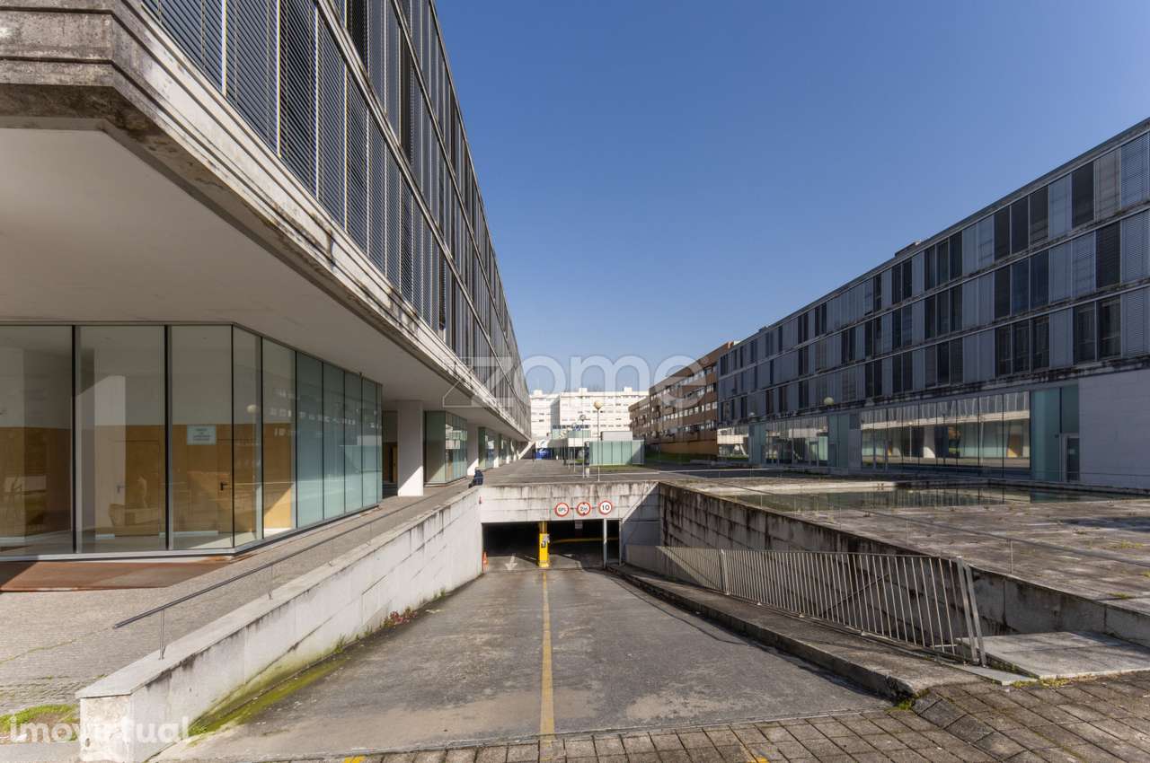 Parque de Estacionamento com 100 Frações Autónomas, São Mamede Infe... - Grande imagem: 2/25