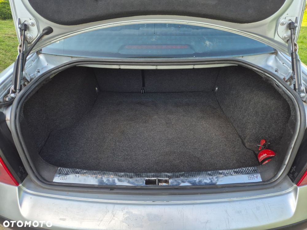 Volkswagen Passat 1.9 TDI Comfortline - 13