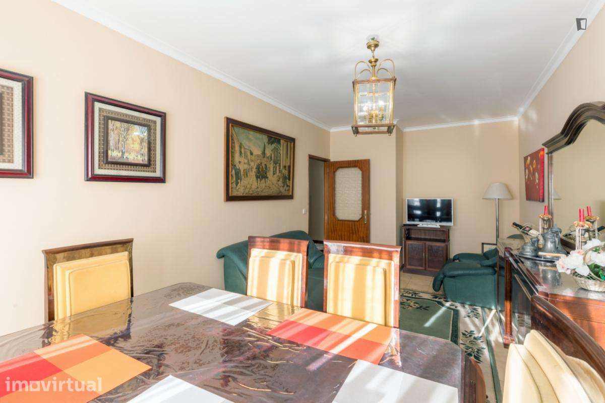 Quarto - localizado em Campanhã Porto - Grande imagem: 4/23