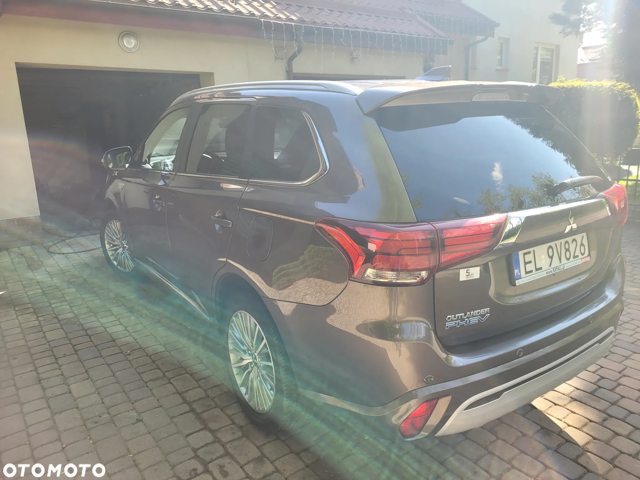 Mitsubishi Outlander PHEV Instyle + - 4