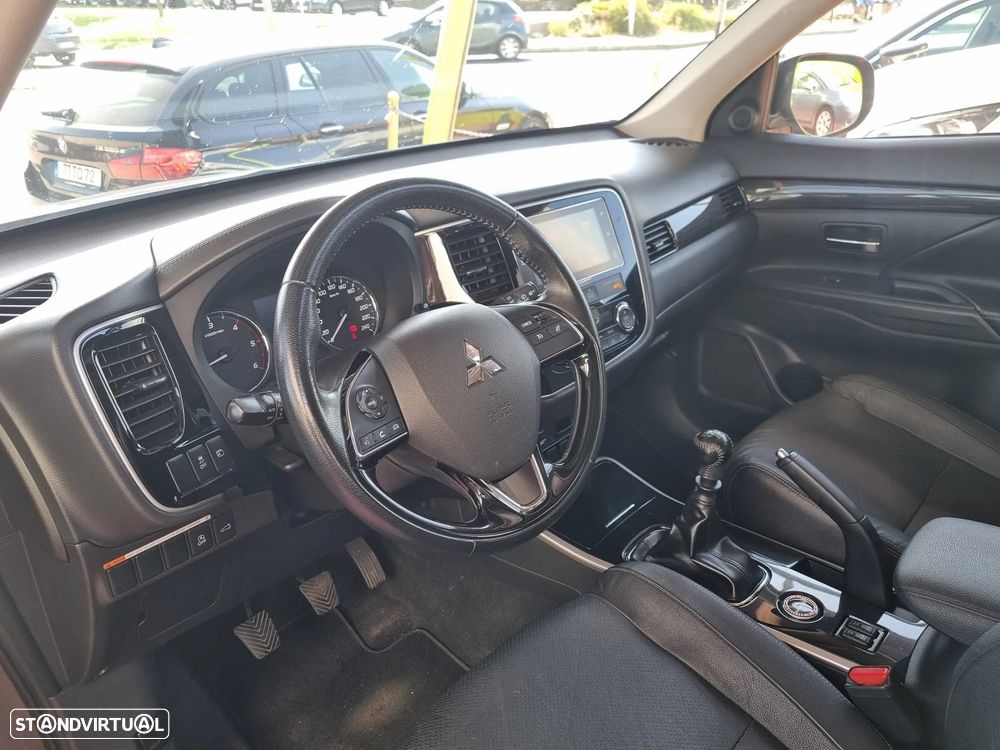 Mitsubishi Outlander 2.2 DI-D Intense - 35