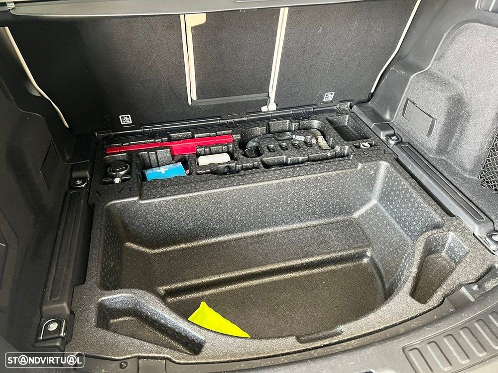 Land Rover Discovery Sport 1.5 I3 P300e AWD Dynamic SE - 25