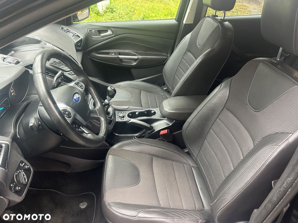 Ford Kuga 2.0 TDCi 2x4 Titanium - 12