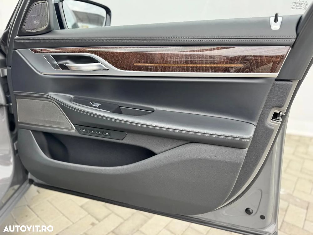 BMW Seria 7 730d xDrive MHEV - 18