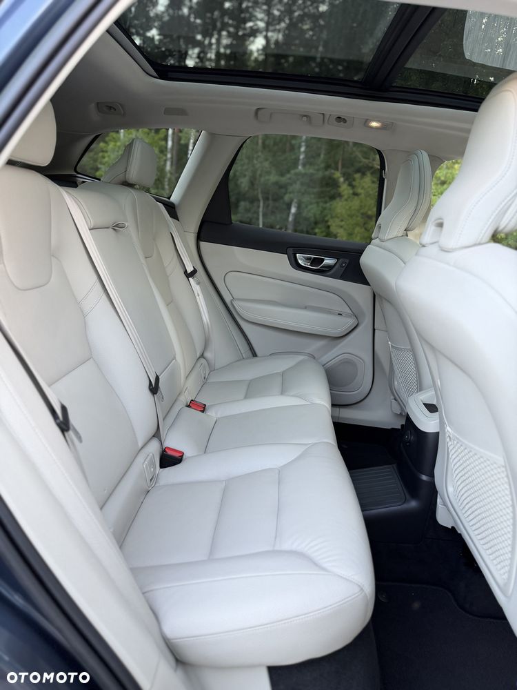 Volvo XC 60 T8 Plug-In Hybrid AWD Plus Dark - 12