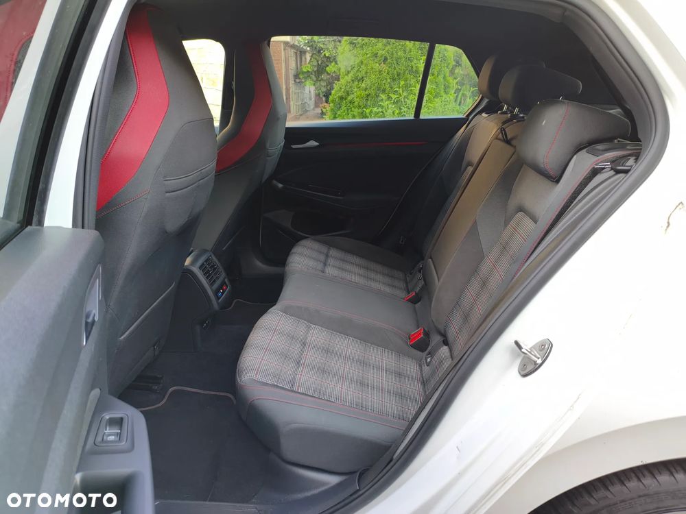 Volkswagen Golf - 26