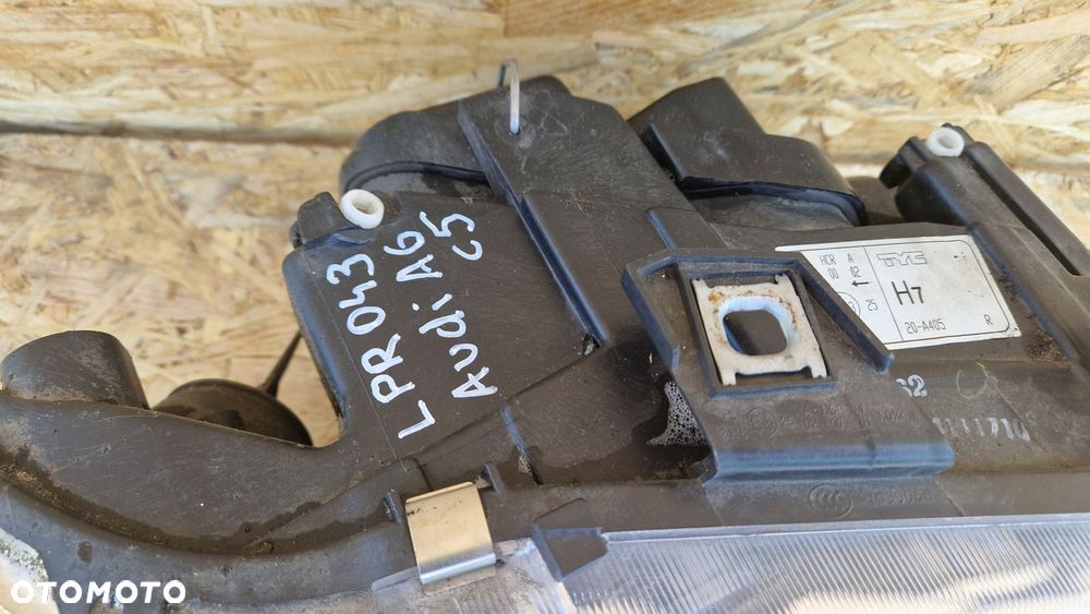 AUDI A6 C5 LAMPA PRZÓD PRZEDNIA PRAWA  EUROPA SOCZEWKA A169 820 06 61 - 2