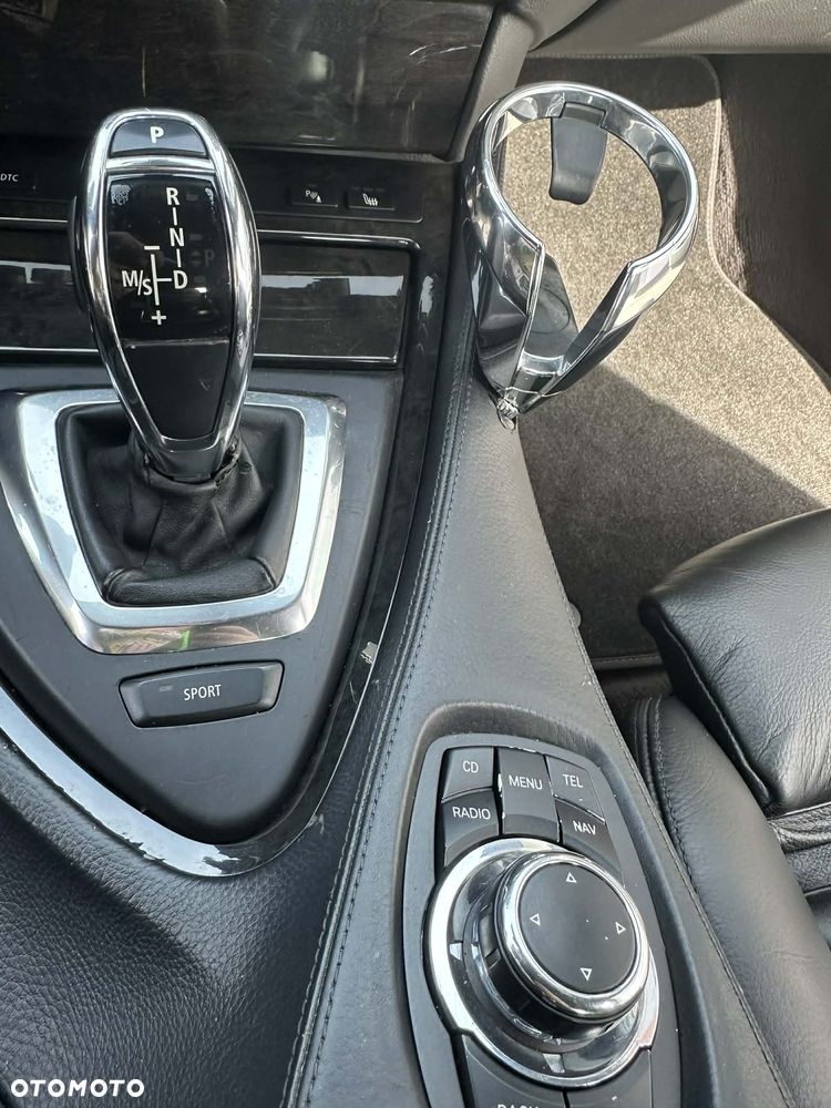 BMW Seria 6 650 i - 12