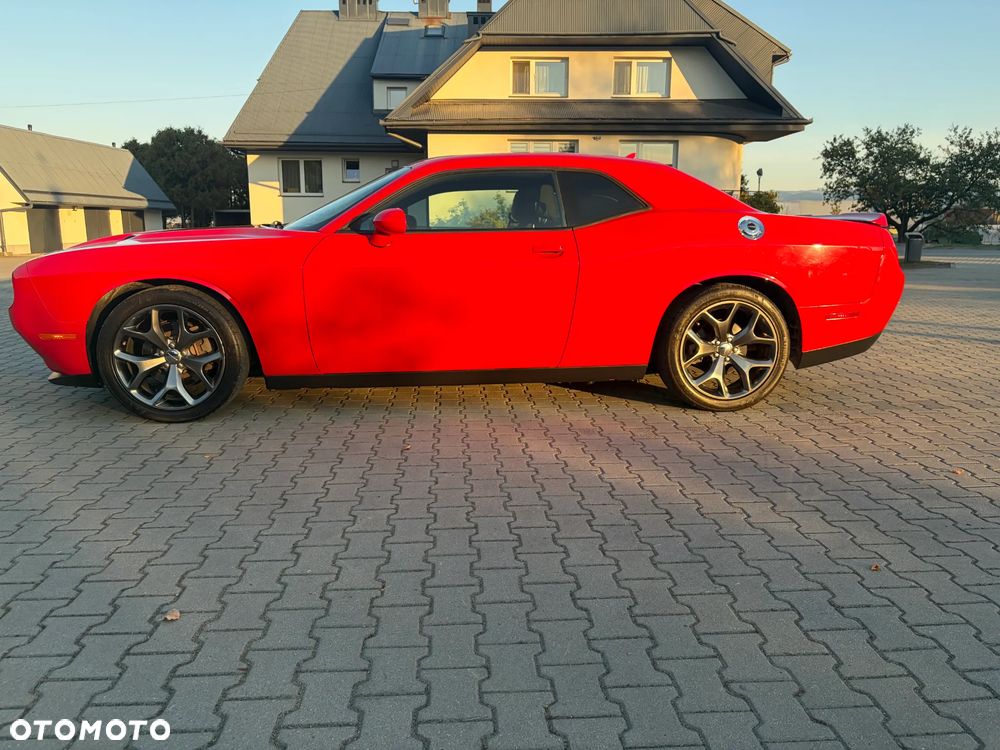 Dodge Challenger - 11