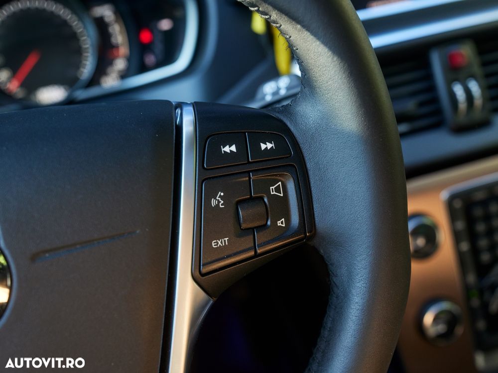 Volvo V40 D3 Geartronic Momentum - 24