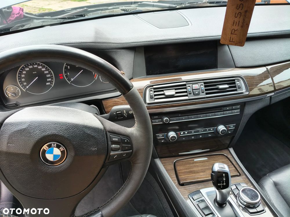 BMW Seria 7 740i - 16