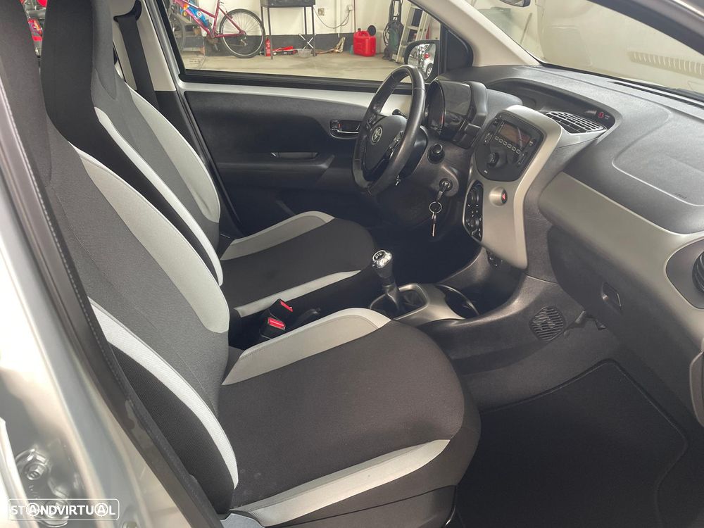 Toyota Aygo x-play - 15