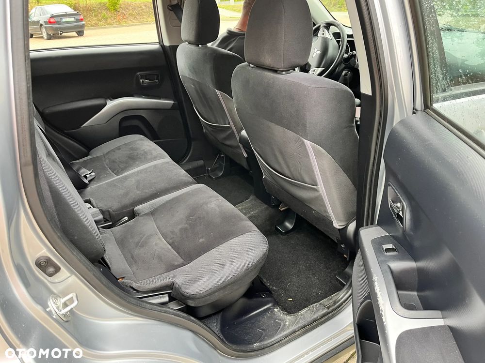 Mitsubishi Outlander 2.0 DID Intense + - 19