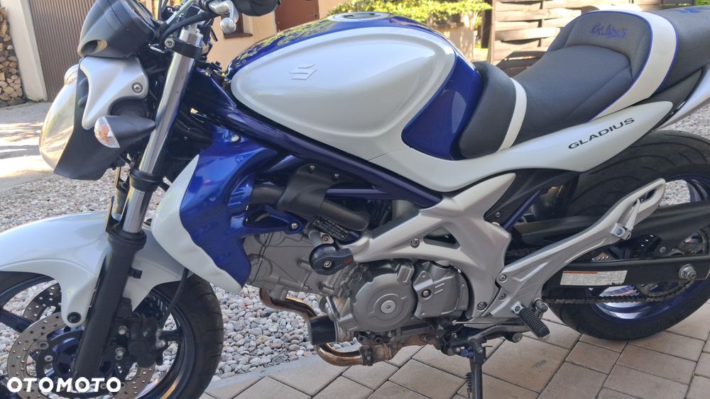 Suzuki Gladius - 3