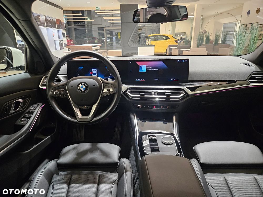 BMW Seria 3 330i - 12