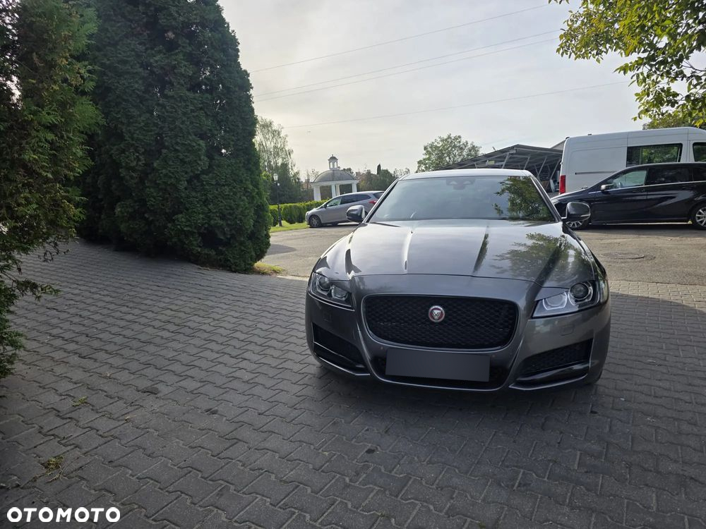 Jaguar XF 2.0 i4D R-Sport - 9