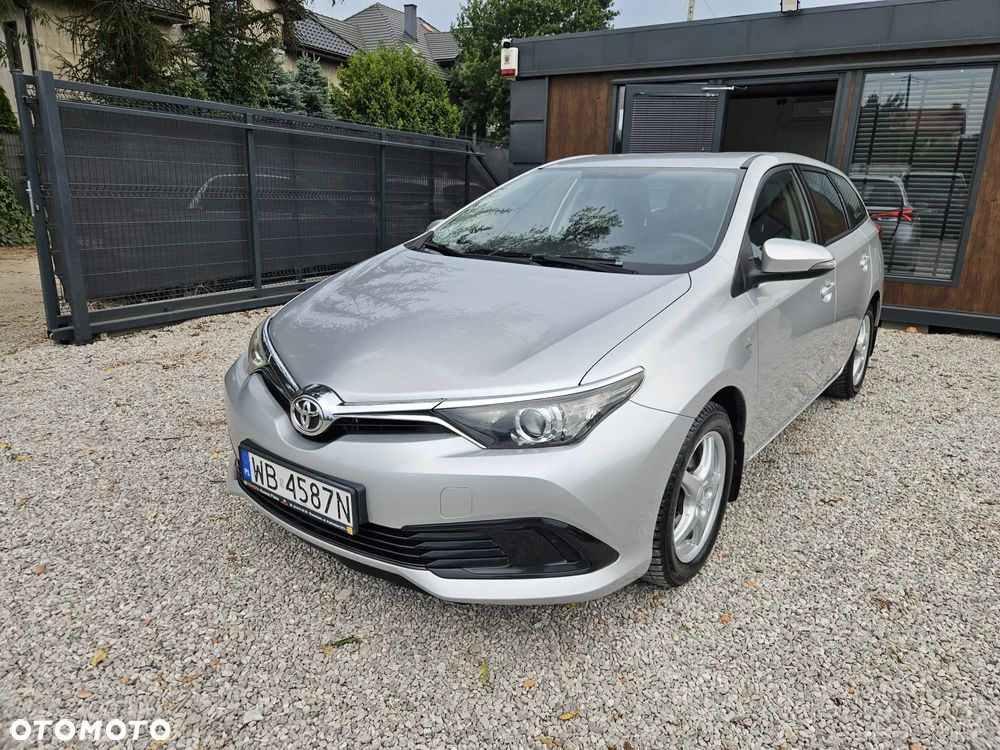 Toyota Auris 1.6 Premium - 1