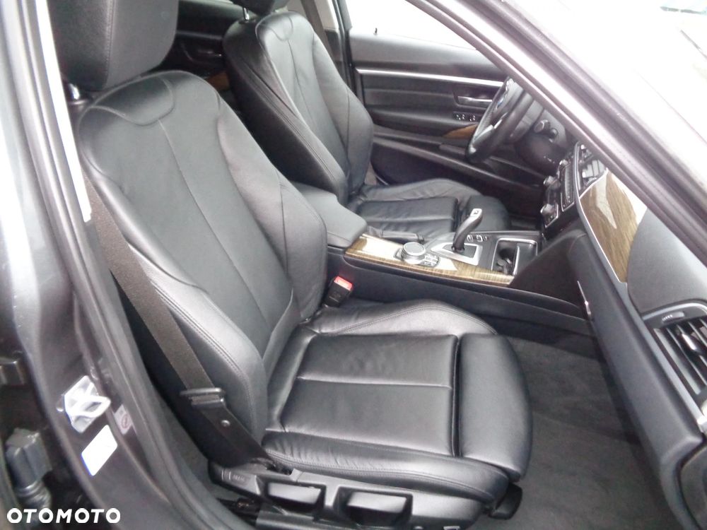 BMW Seria 3 320d Sport Line - 23