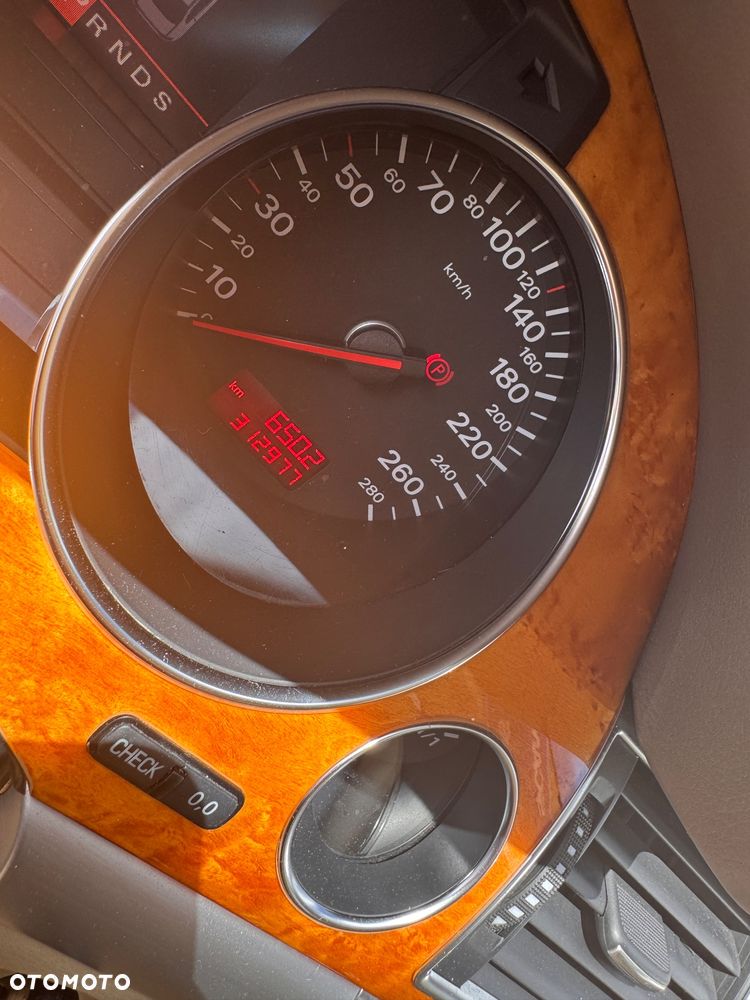 Audi A8 6.0 Quattro - 9