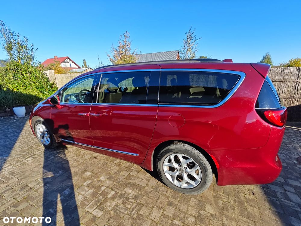 Chrysler Pacifica - 18