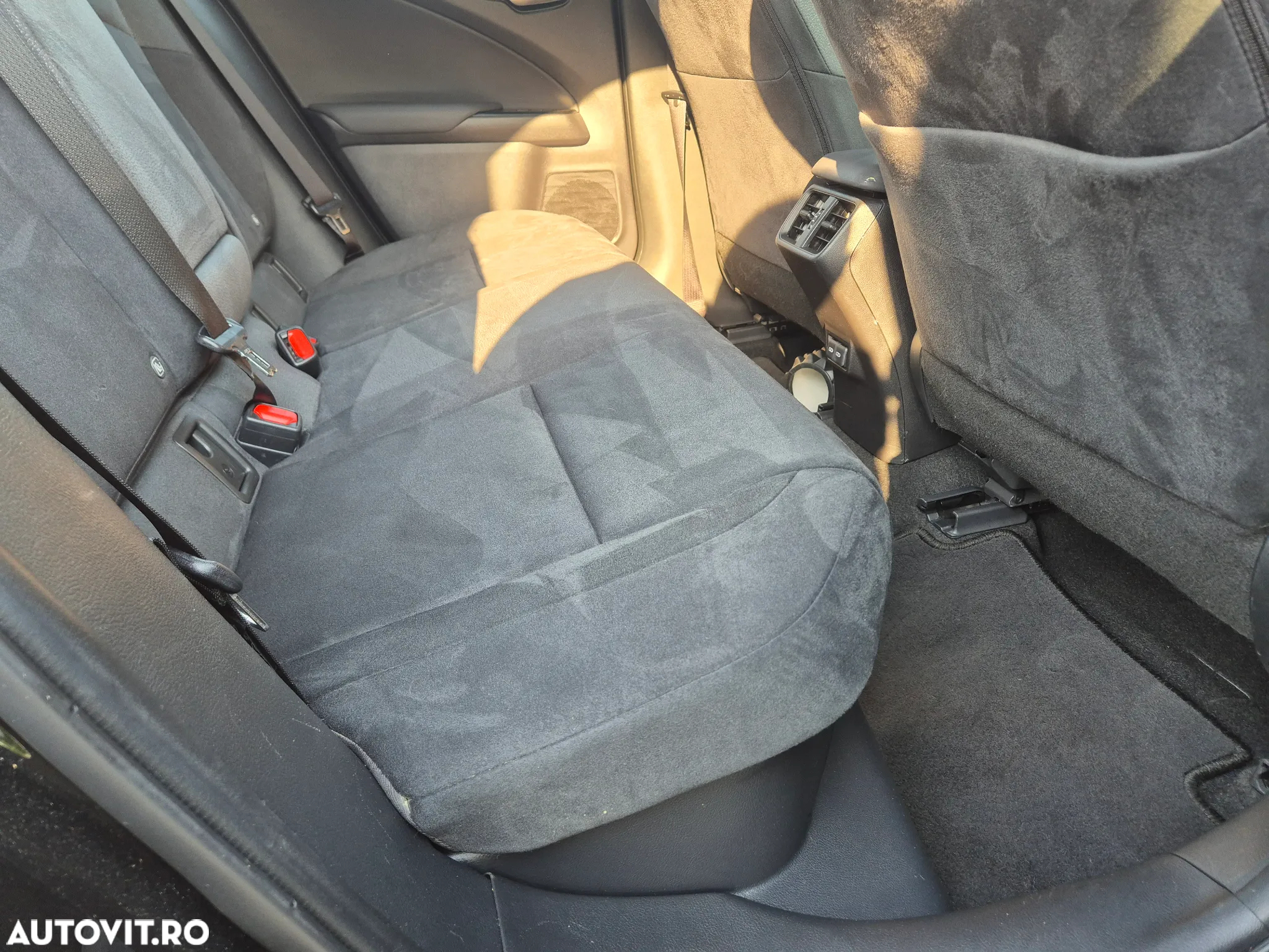 Lexus UX 250h Business Edition - 26