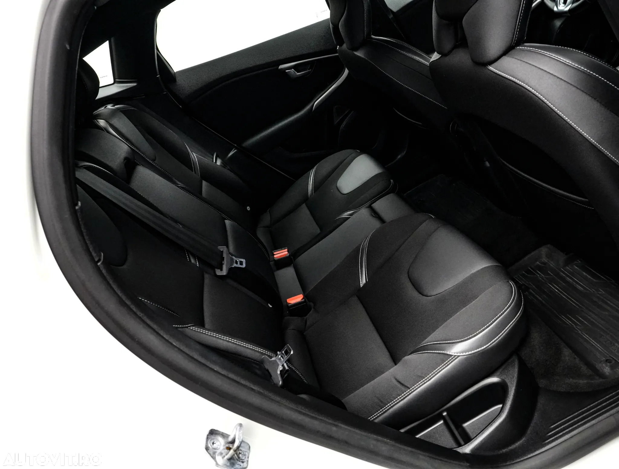 Volvo V40 D3 Aut. Momentum - 14