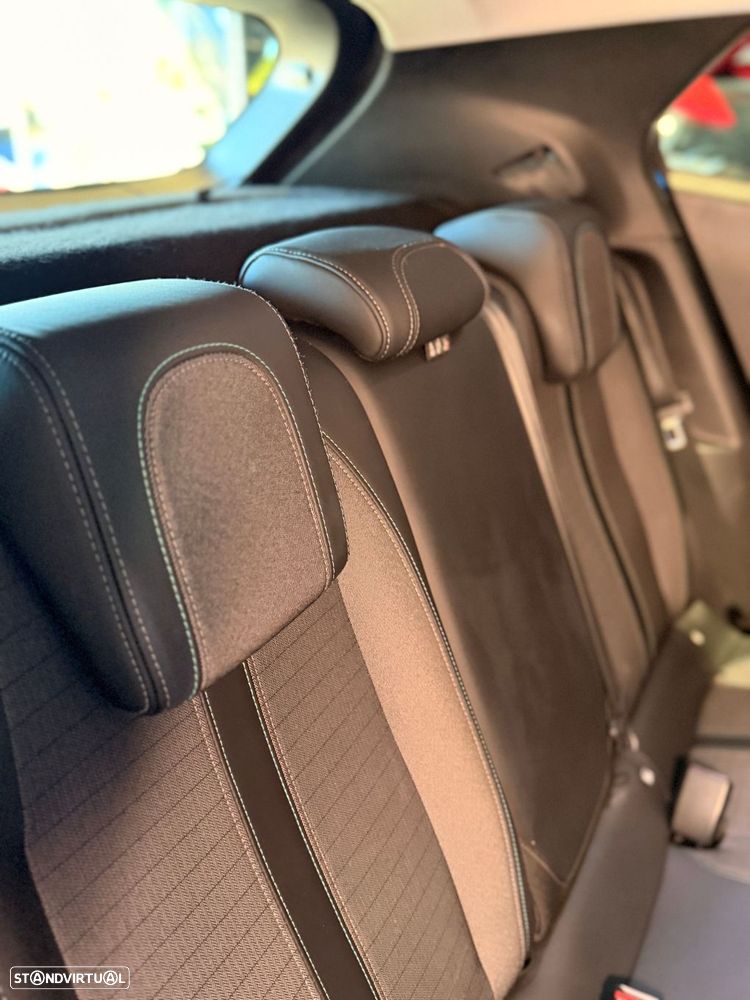 Peugeot 2008 1.2 PureTech Allure Pack - 37