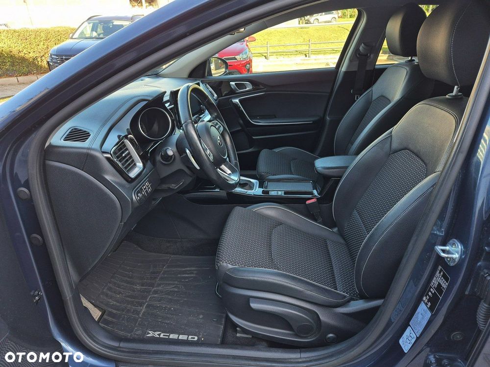 Kia XCeed - 12