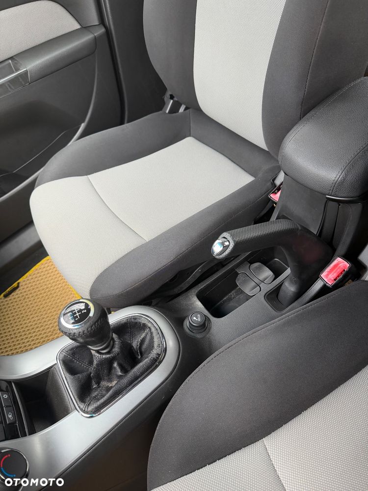 Chevrolet Cruze - 11
