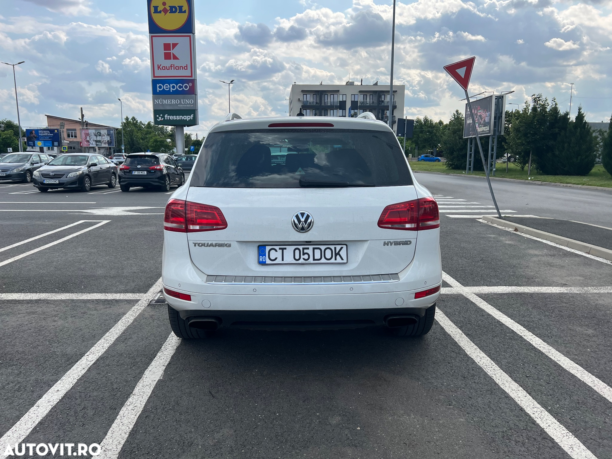Volkswagen Touareg 3.0 Hybrid Automatik Exclusive - 4