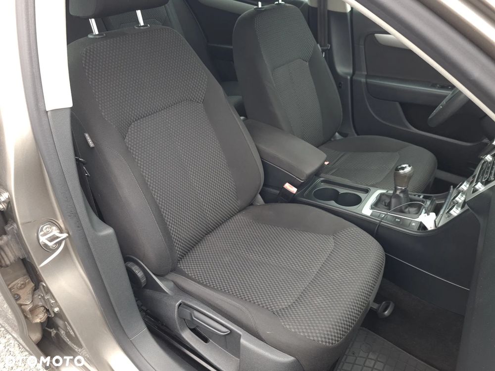 Volkswagen Passat 2.0 TDI Comfortline - 29