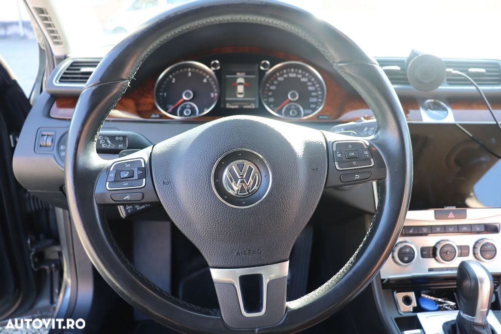 Volkswagen Passat 2.0 TDI DPF Blue TDI DSG Highline - 15