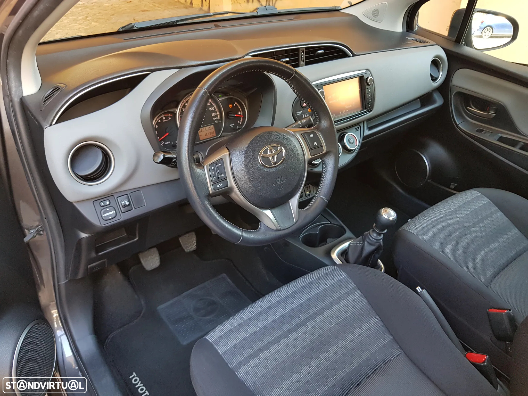 Toyota Yaris 1.4 D-4D Comfort+P.Style - 12