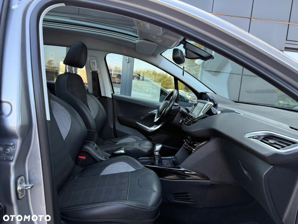 Peugeot 2008 1.2 Pure Tech Allure S&S - 32