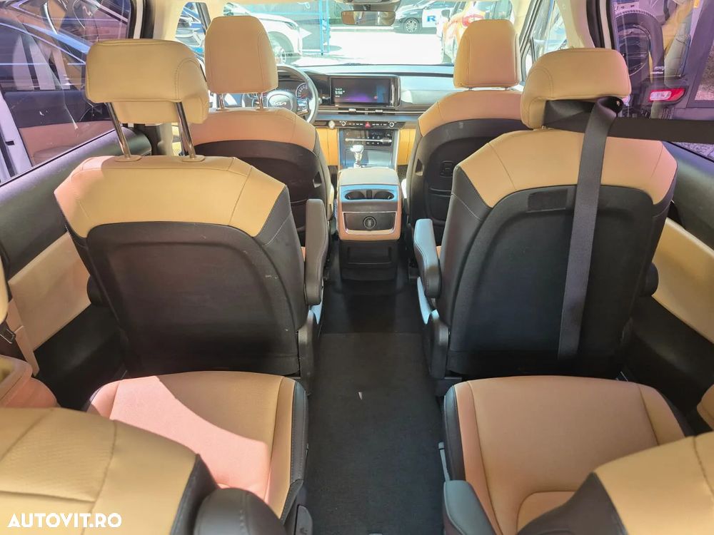 Kia Carnival - 8