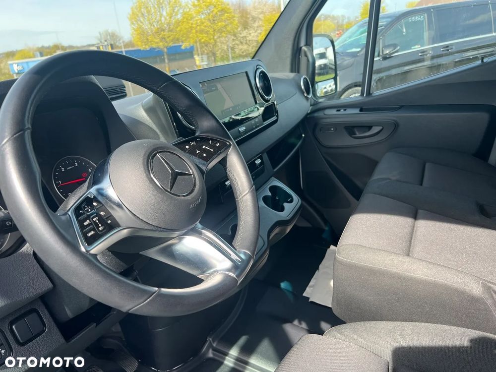 Mercedes-Benz Sprinter - 28