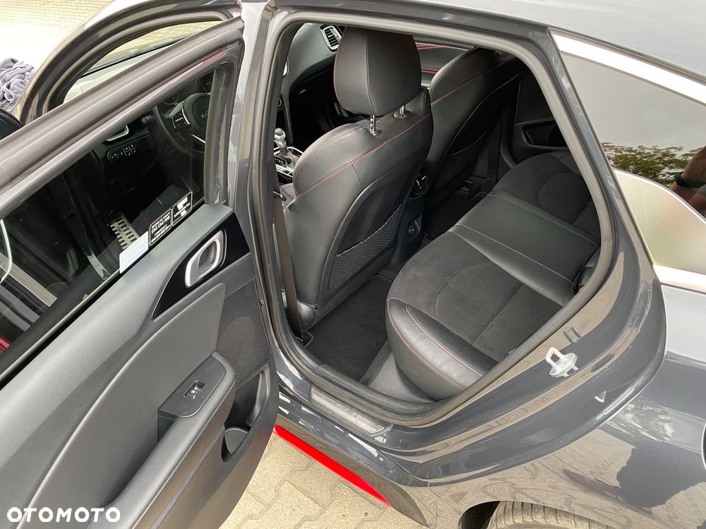 Kia ProCeed 1.6 T-GDI GT DCT - 16