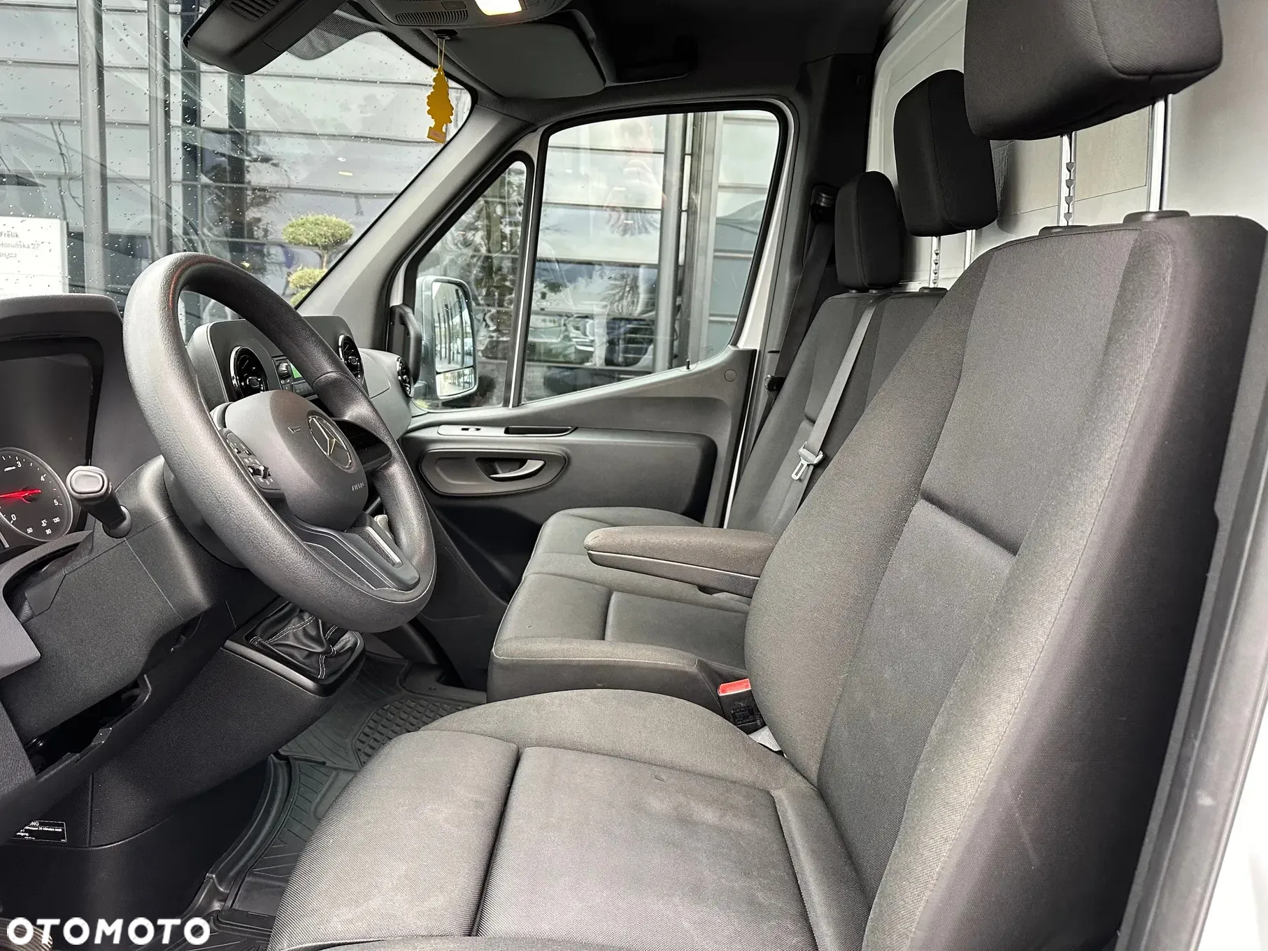 Mercedes-Benz Sprinter - 10