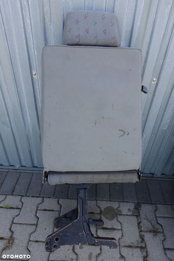 KANAPA FOTEL KOZIOŁEK PRAWY TYŁ VW T4 - 16