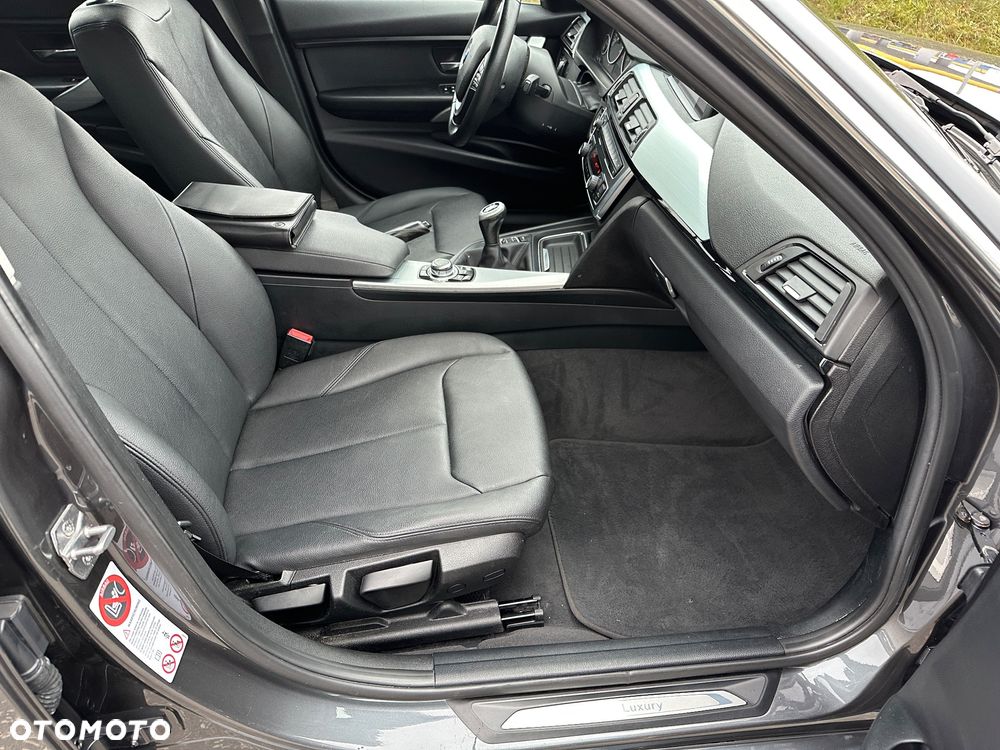 BMW Seria 3 318d Blue Performance Luxury Line - 18