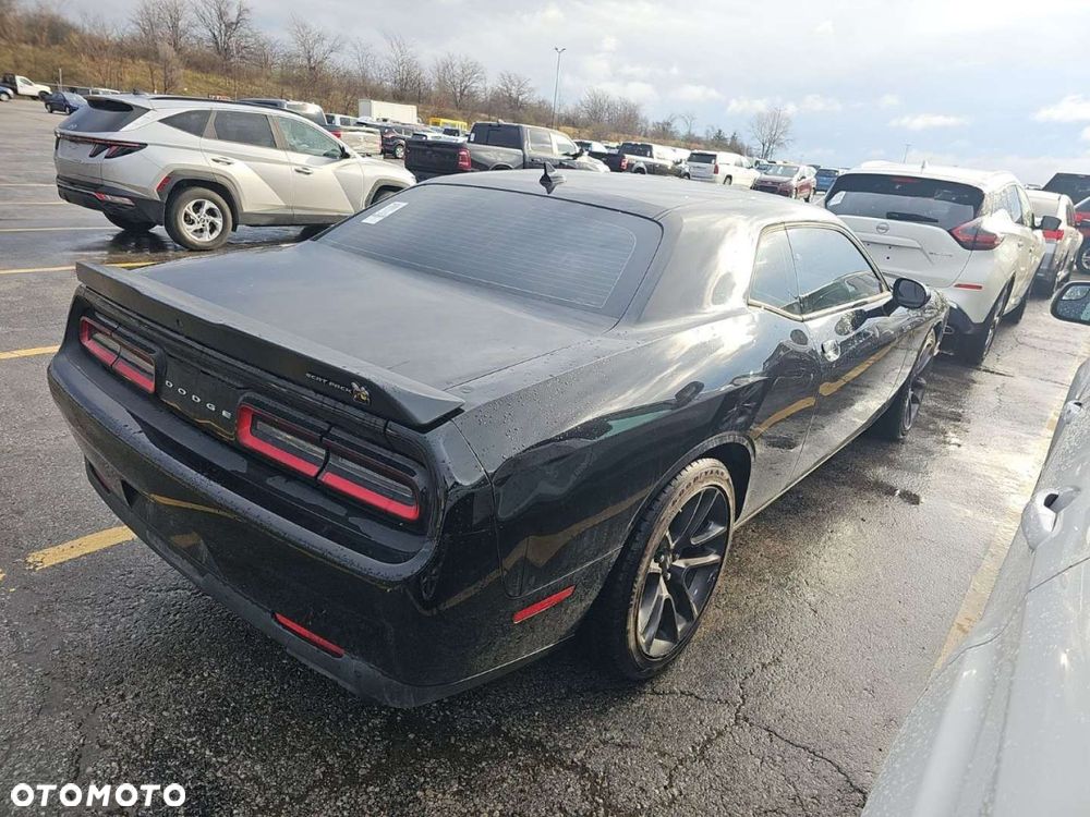 Dodge Challenger - 4