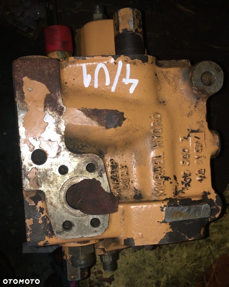 Rozdzielacz hydrauliczny z maszyny CASE - 4