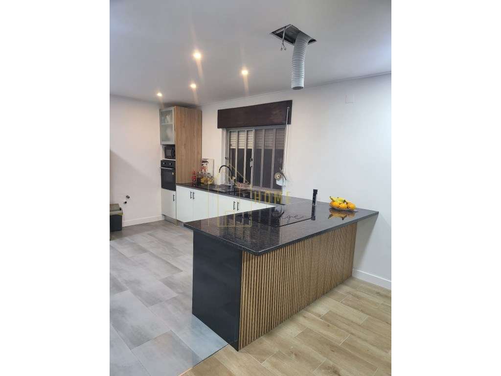 Excelente T4+T2 Quinta Bi familiar ou de Investimento - Grande imagem: 2/46