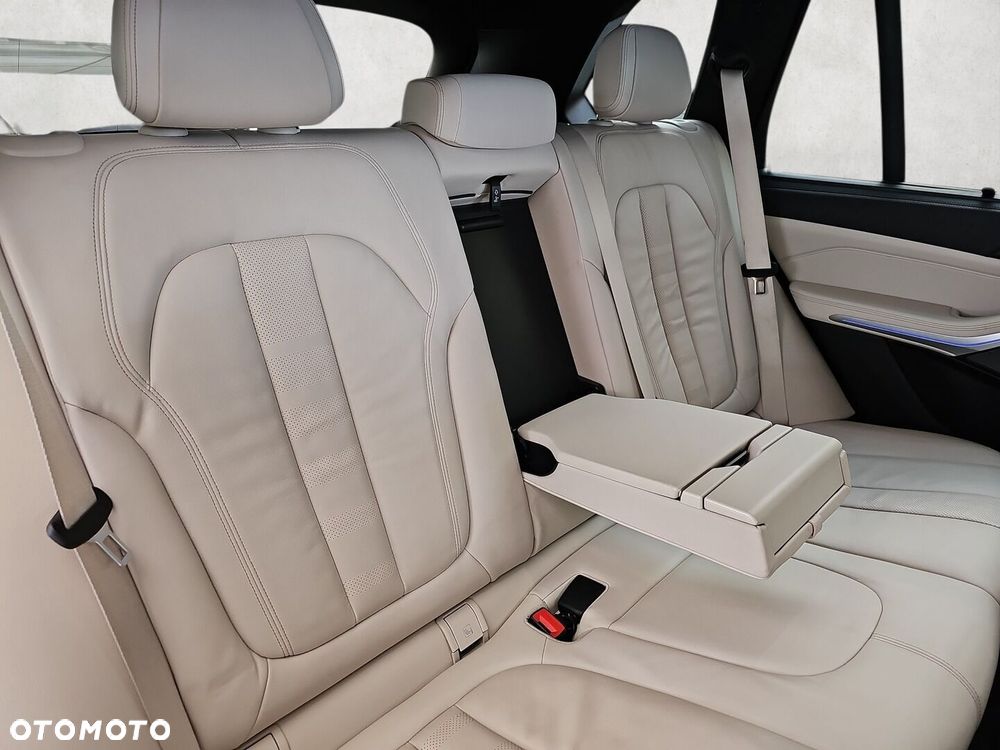 BMW X5 M M50d - 26