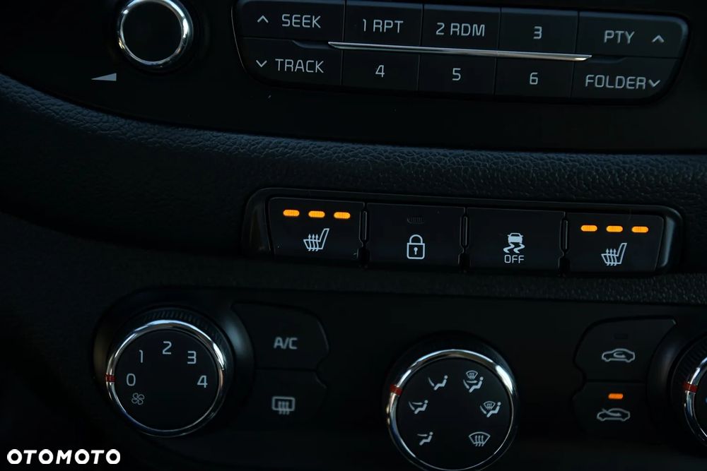 Kia Ceed - 32