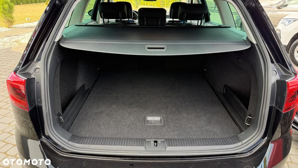 Volkswagen Passat 2.0 TDI SCR DSG Business - 19