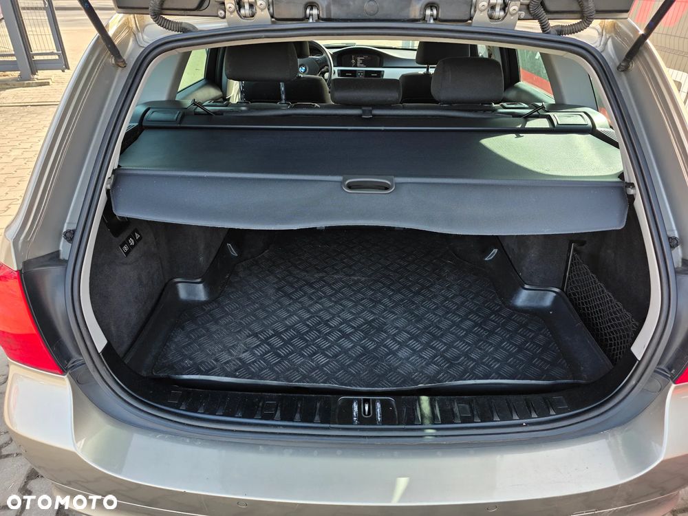 BMW Seria 3 320d xDrive DPF Edition Sport - 9