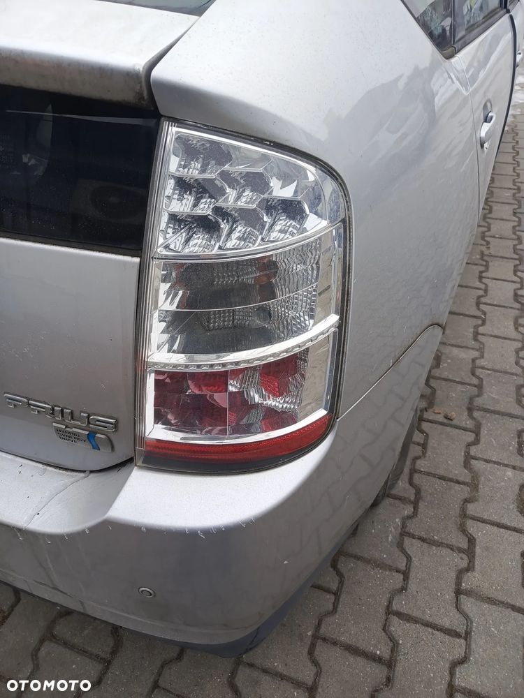 TOYOTA PRIUS II LAMPA PRAWA TYŁ TYLNA EU - 1