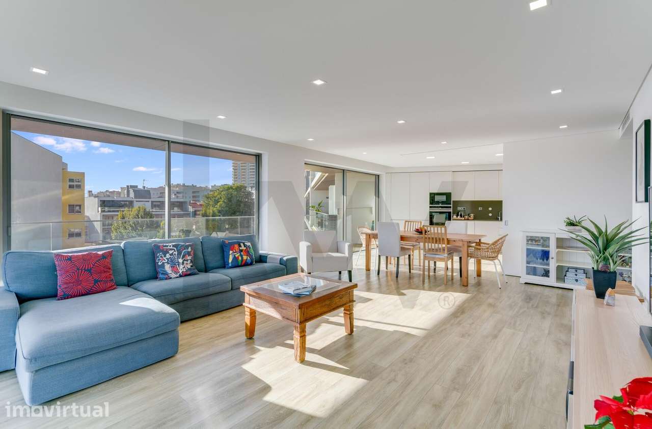 Apartamento T3  c/ vista Tejo, varanda, piscina e 2 lugares de garagem - Grande imagem: 3/40