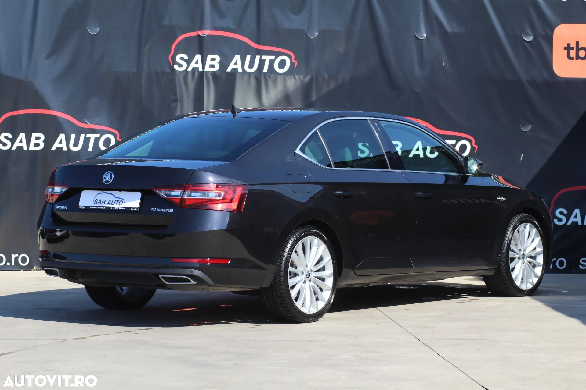 Skoda Superb 2.0 TDI DSG Laurin & Klement - 25